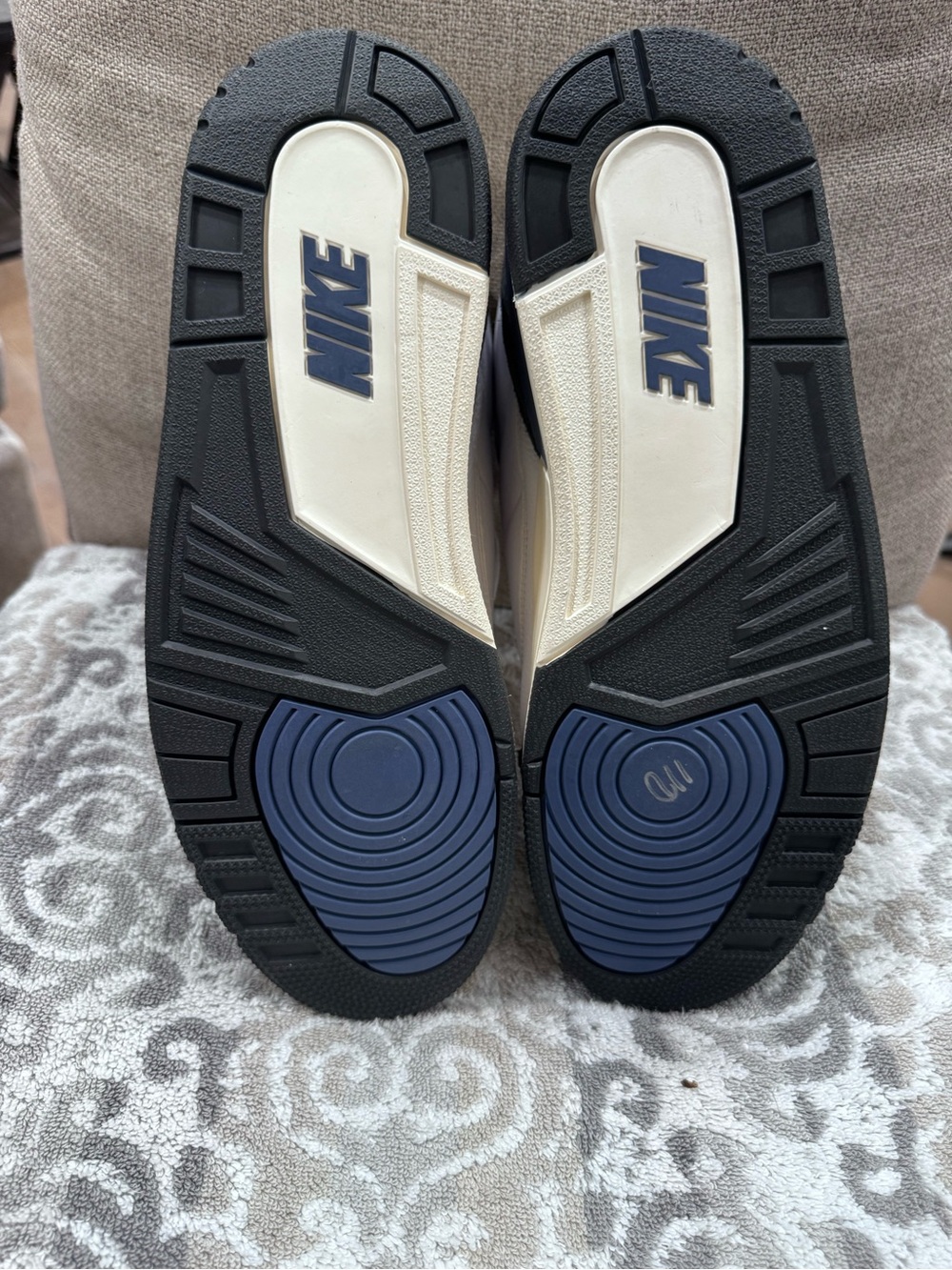 Nike Men’s Black, White and Navy Outsole Sneakers